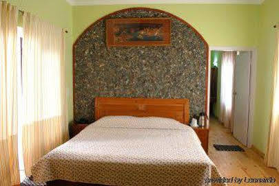 Clarks Inn Binsar Eksteriør billede