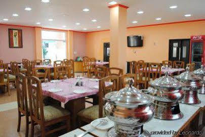 Clarks Inn Binsar Eksteriør billede