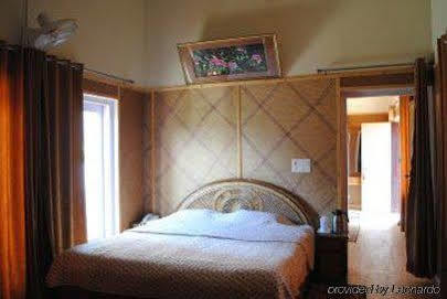 Clarks Inn Binsar Eksteriør billede